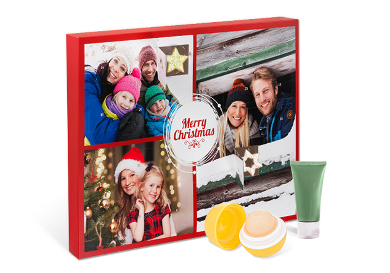 adventni koledar s fotografijami družine in otrok in majhna darila